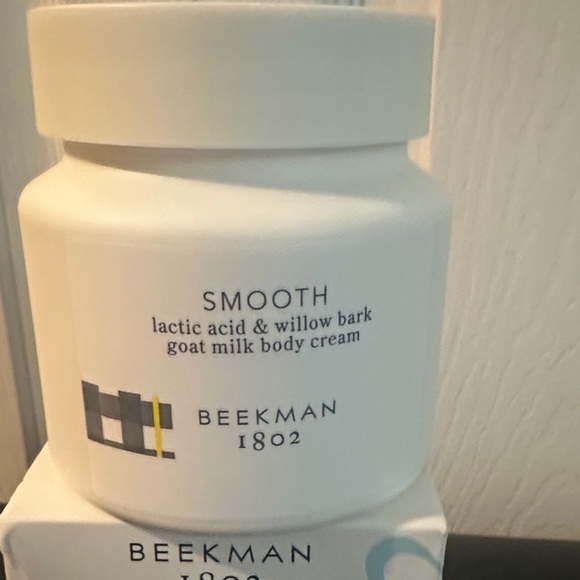 Beekman 1802 Smooth Lactic Acid Body Cream - White - Picture 2 of 2